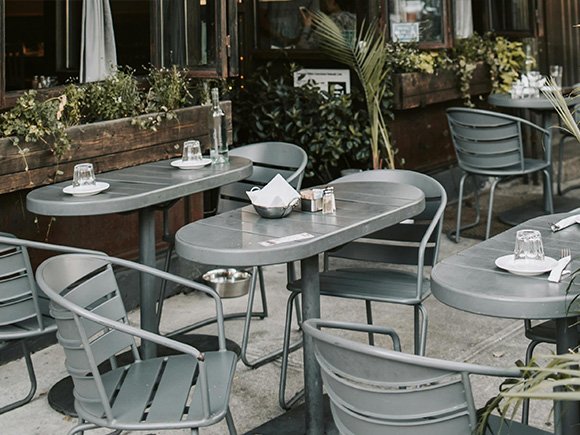 Silla de comedor de exterior para hotel o restaurante.