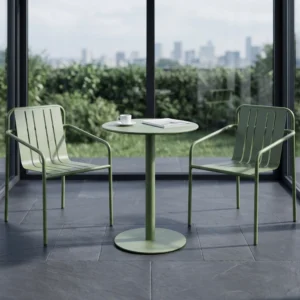 Configuration minimaliste de la table et des chaises.